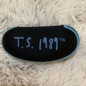 Taylor Swift 1989 World Tour VIP sun glasses case 
Used we a few flaws